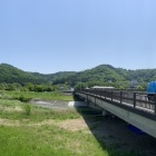 佐野市を南北に流れる秋山川にかかる橋から