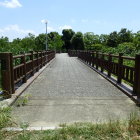 蓮池神社と蓮池公園をつなぐ橋
