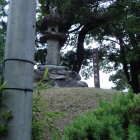 天守台と石碑＆標柱