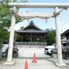 大手門とされる形原神社