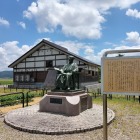 長谷川泰翁像