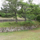 神社側から二段の石垣を見る