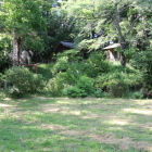 二の丸虎口横の土塁上に八坂神社鎮座