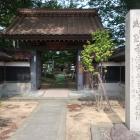 金剛院城趾の石碑と金剛院山門