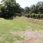 二の丸登城路東外側の土塁南に下がる
