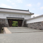銅渡櫓門を枡形内部より