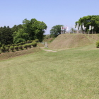 二の丸内部中央より西方向を見る