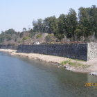 球磨川に沿う東上流の石垣城塁