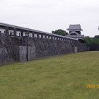 西出丸内側の石垣と土塀、復元戌亥櫓