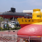 潜水艦あきしお、調査深海艇しんかいをツーショット