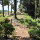 本丸北側の大土塁と北の丸堀