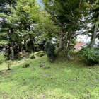 武家屋敷旧田村家　庭に残る外堀の土塁