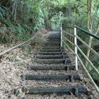 登城路(きつい階段です)