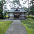 蛭子神社(奥が土塁です)