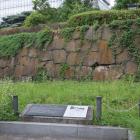 赤坂門枡形の石垣と説明板