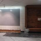 南町奉行所跡から発見された穴蔵と木樋（木製ベンチ）