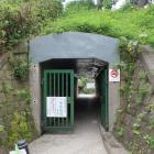 土塁を貫通する真田堀グラウンドへの隧道