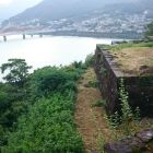 出丸石垣と熊野川の眺望