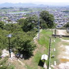 天守閣より北東側の櫓跡本丸天端を見る