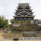 天守閣北面鉄板張式典横断幕と仮設足場