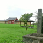 柵跡標柱と東門