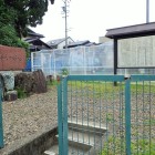 生駒屋敷説明板と生駒氏邸址の石碑