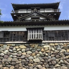 天守を反対から見る