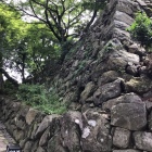 一部石垣が残る