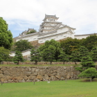 下山里曲輪石垣と天守群の眺め