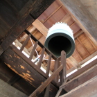 鐘櫓東の部屋から階段と釣鐘を見る二階は入室禁止