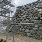 修理中の石垣