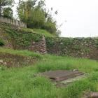 石垣と井戸跡
