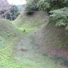 本丸主郭北側の高土塁と空堀