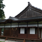 模擬御殿唐屋根付きの車寄せ側