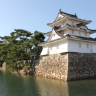 現存艮櫓と桜の馬場南面石垣中堀