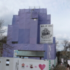 リニューアル工事中の天守閣