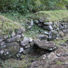南谷発掘地の虎口出入口と石橋水路か排水溝