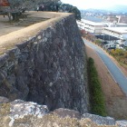 高石垣　左上は現存する石段