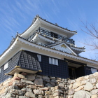 天守閣東面天守御門下より