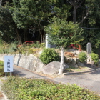 上野上村城跡を南東から見る