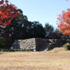 天守台と紅葉