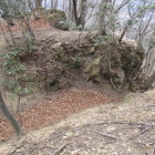 堀切・岩盤が目立つ