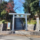 二宮神社入口(写真右側に廻り込めば登り階段回避可能)