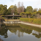 南西角から水堀と公園奥方向