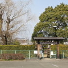北東側の入場門駐車場側