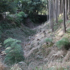 南馬出土橋より外堀を北へ