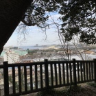 愛宕神社裏手からの眺望：長浦駅、東京湾