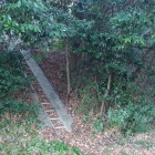 登城口となる微妙な階段
