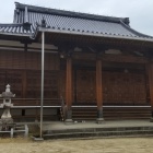 ⑩	眞勝寺（本堂：この中に墓所がある）