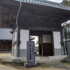 ⑧	眞勝寺（入口）